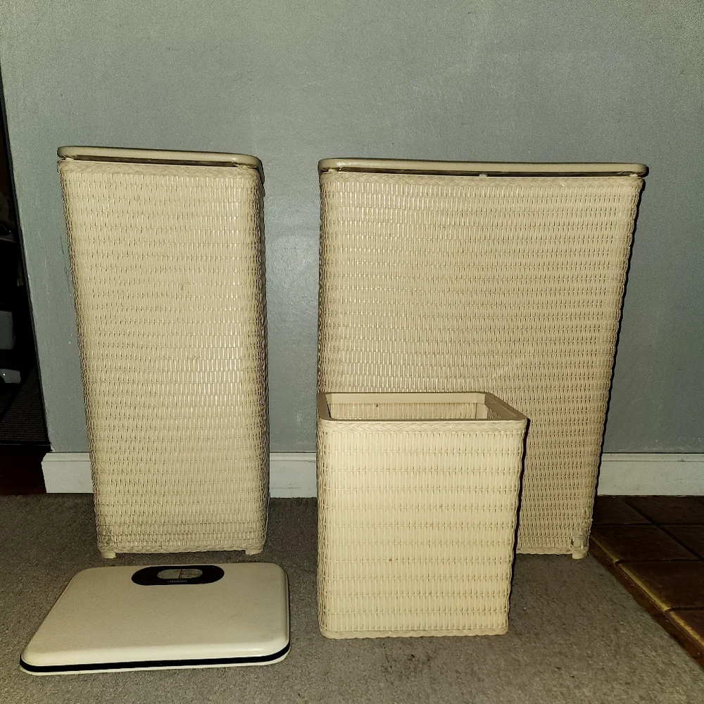 Vintage 1970s Ivory White Woven Wicker Storage Hamper